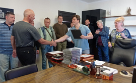 Лучшим сотрудникам завода вручены Грамоты и памятные подарки в честь Дня машиностроителя